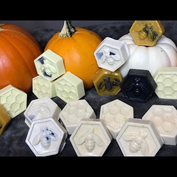 🐝 BOGO FREE SOAPS 🐝 - Picture 2 of 3